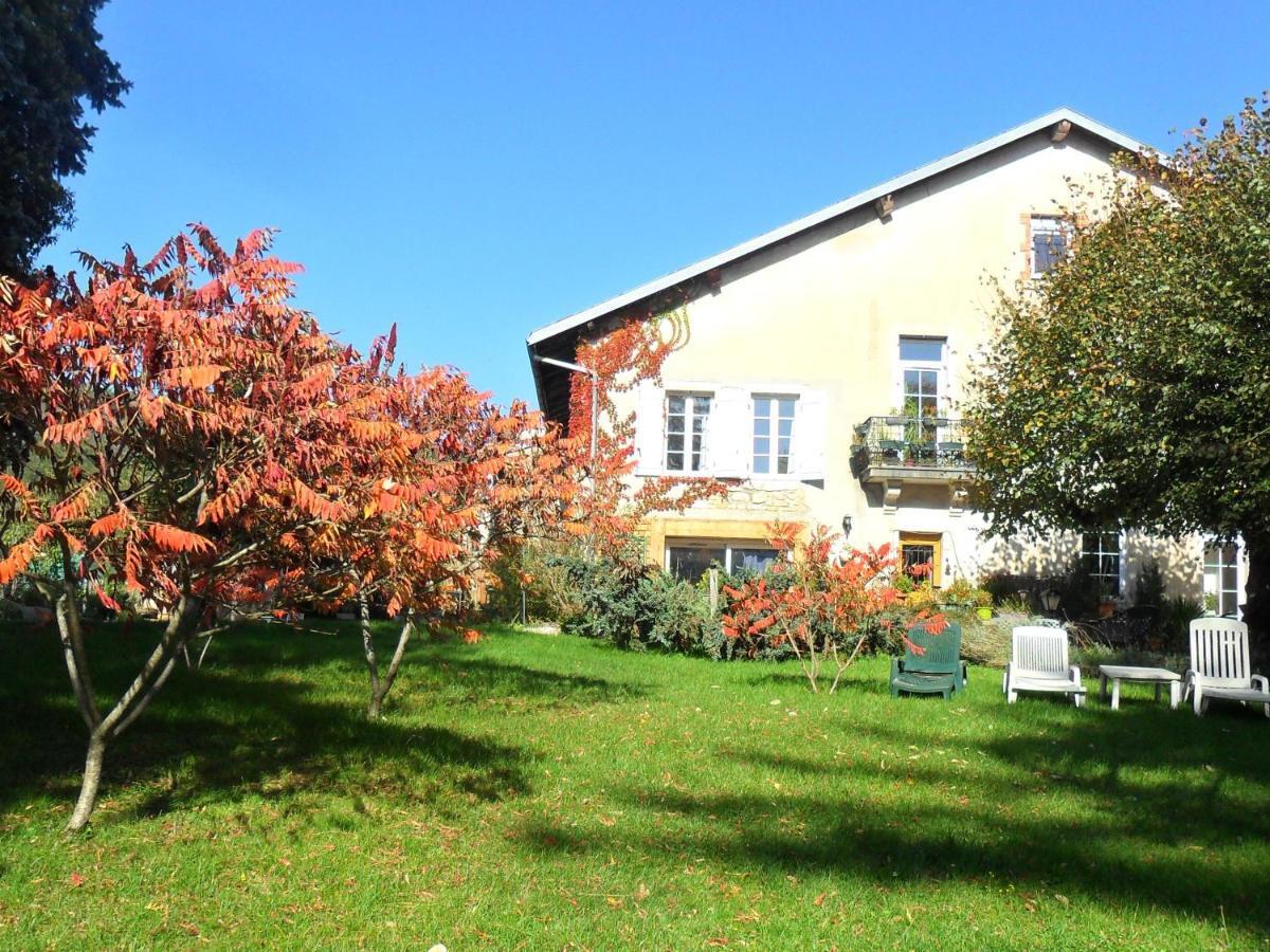 A La Grenouille Du Jura Hotel Bellignat Buitenkant foto